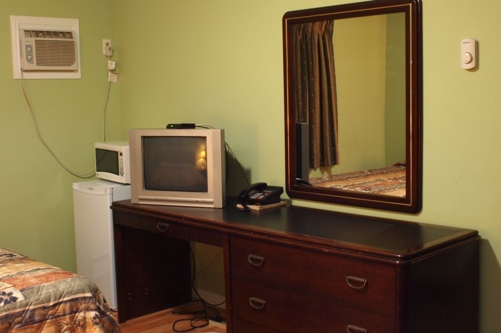 Colonial Motel Chatham-Kent Екстер'єр фото