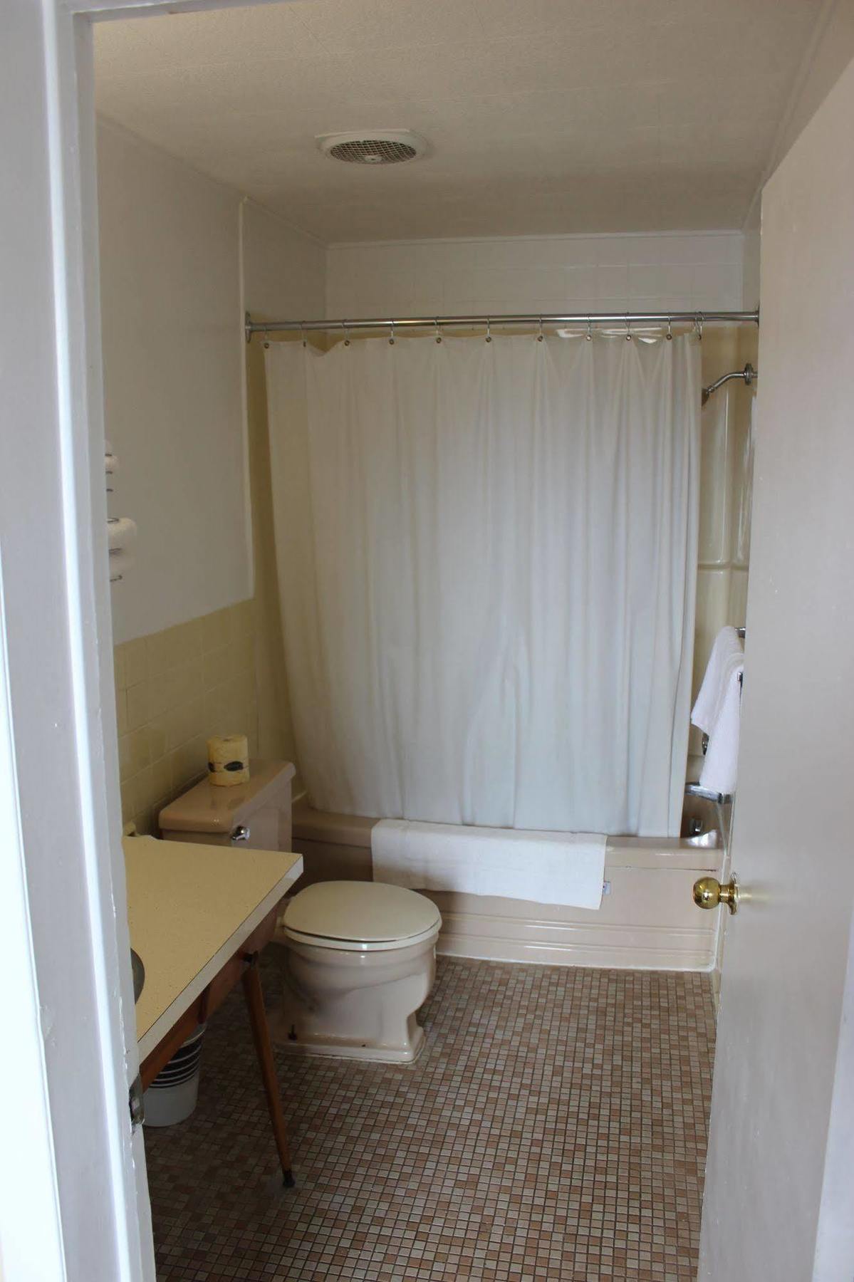 Colonial Motel Chatham-Kent Екстер'єр фото