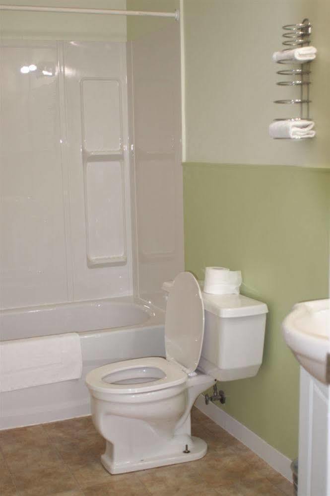 Colonial Motel Chatham-Kent Екстер'єр фото